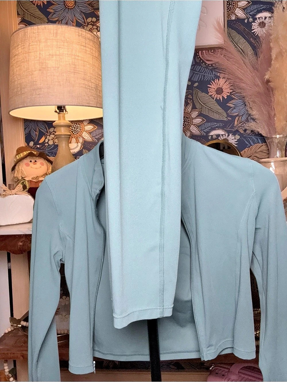 Women's Athletic Leggings greenish blue in Blue - Picture 4 of 5